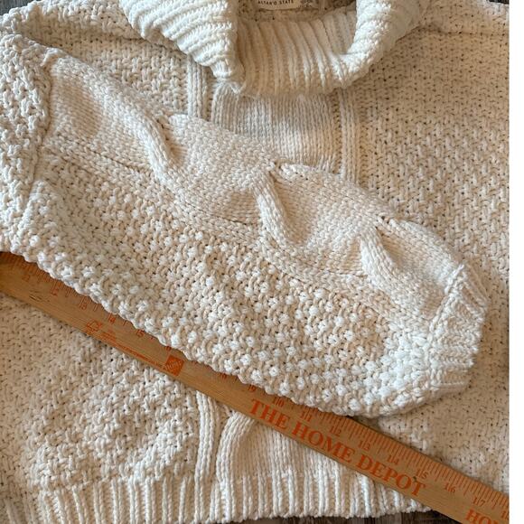 Altar'd State Cream Chunky Cable Knit Cropped Sweater Size Small Turtleneck Boxy - Picture 9 of 9